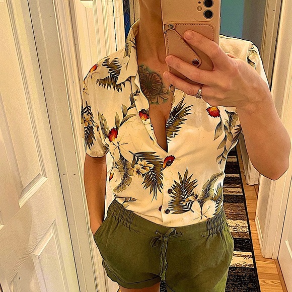 Anthropologie Tops - 🏝️ Palm & Plumeria print vintage Buttondown blouse, small